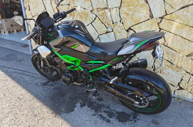KAWASAKI 900 (Z900)