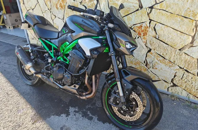 KAWASAKI 900 (Z900)