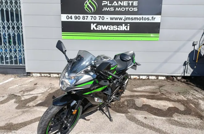 KAWASAKI 125 GAR 13/06/2030 POT,BULLE,CAPEAU DE SELLE A SAISIR