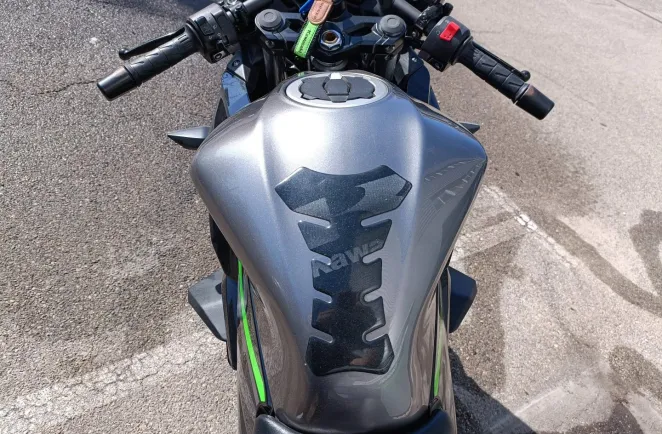 KAWASAKI 125 GAR 13/06/2030 POT,BULLE,CAPEAU DE SELLE A SAISIR