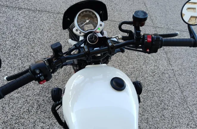 TRIUMPH 900 ABS beaucoup options