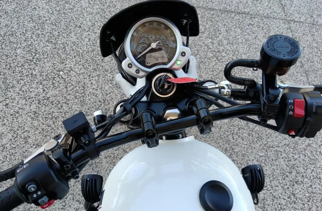 TRIUMPH 900 ABS beaucoup options