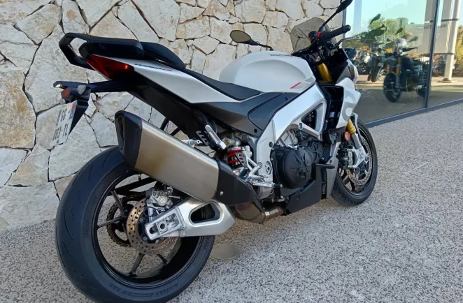 APRILIA 1100 V4 Euro 5 175cv 1er main