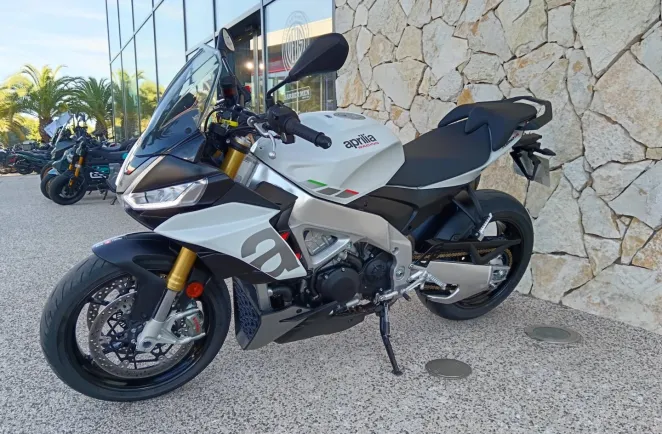 APRILIA 1100 V4 Euro 5 175cv 1er main