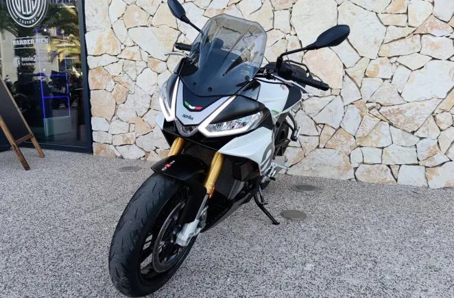 APRILIA 1100 V4 Euro 5 175cv 1er main