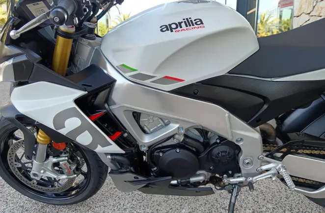 APRILIA 1100 V4 Euro 5 175cv 1er main
