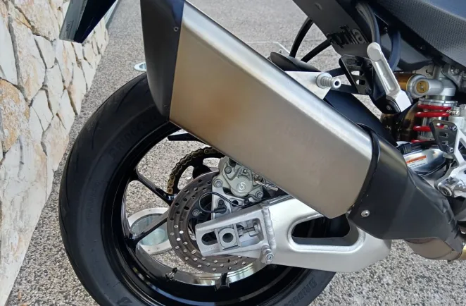 APRILIA 1100 V4 Euro 5 175cv 1er main