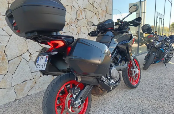 DUCATI V2 S Travel