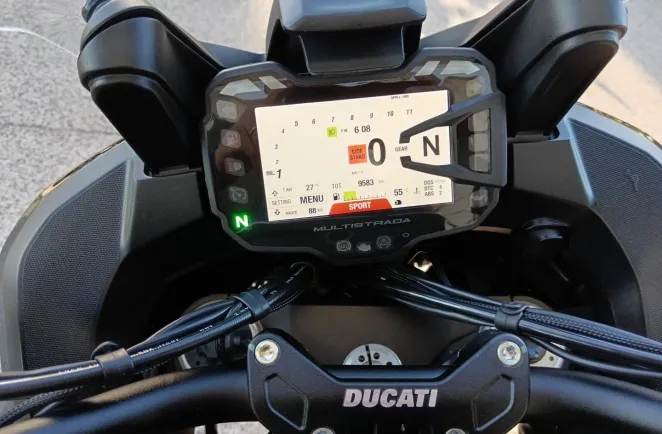 DUCATI V2 S Travel