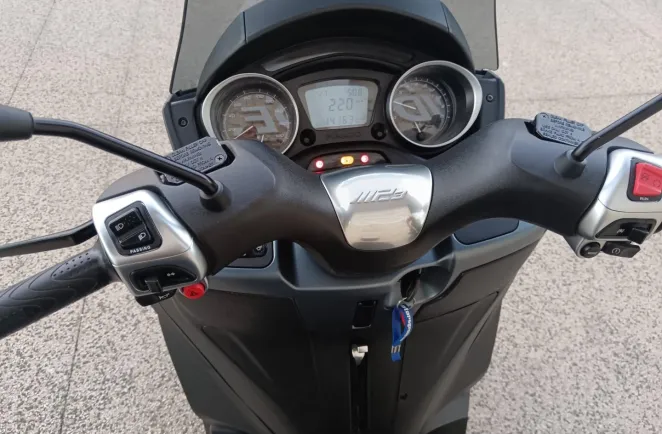 PIAGGIO MP3 300 HPE ABS ASR + option