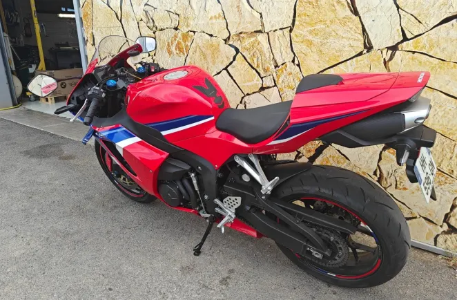 HONDA CBR 600 RR