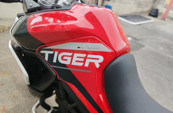 TRIUMPH 900 GT Aragón Edition BRIDABLE A2 POT AROW