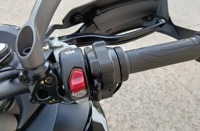 DUCATI V2 S Travel