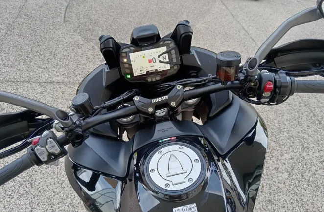 DUCATI V2 S Travel