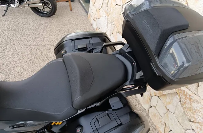 DUCATI V2 S Travel