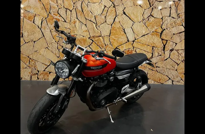 TRIUMPH Speed Twin 1200