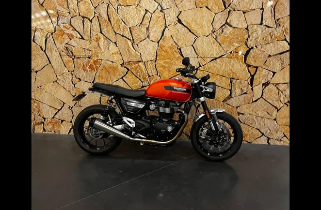 TRIUMPH Speed Twin 1200