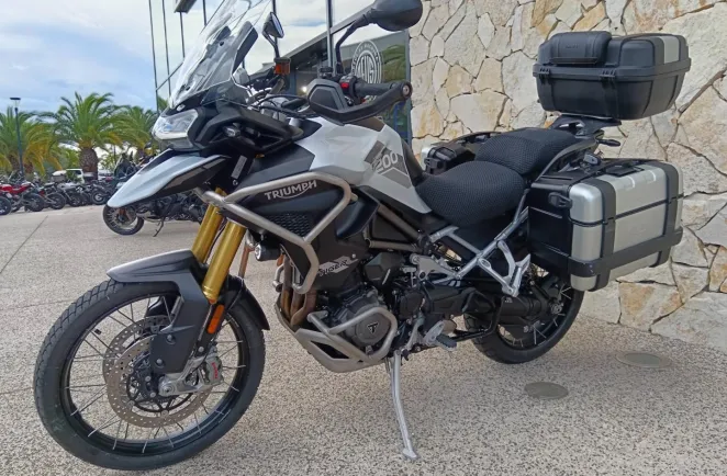 TRIUMPH 1200 Rally Pro full options