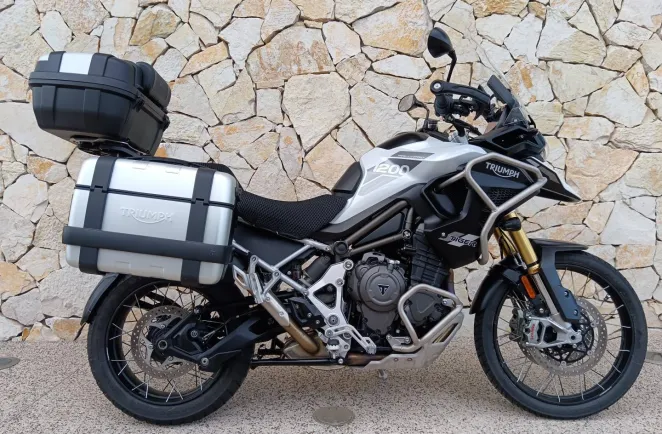 TRIUMPH 1200 Rally Pro full options