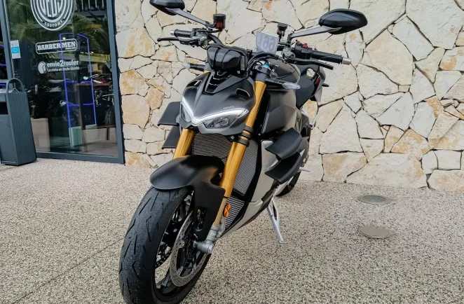 DUCATI 1103  V4 S 2023. 60 km réel