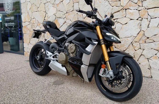 DUCATI 1103  V4 S 2023. 60 km réel