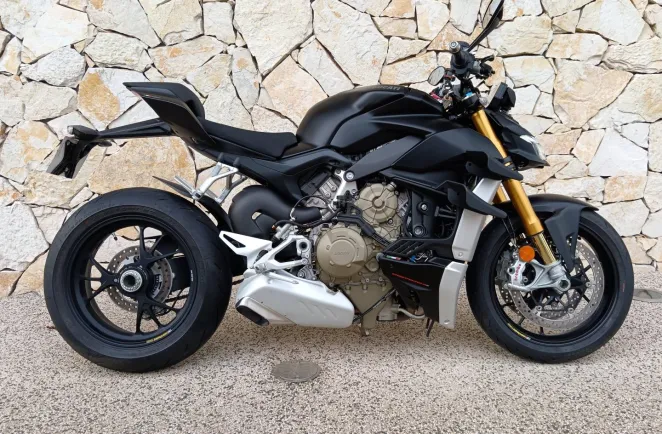 DUCATI 1103  V4 S 2023. 60 km réel