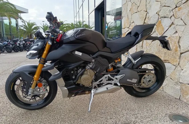 DUCATI 1103  V4 S 2023. 60 km réel