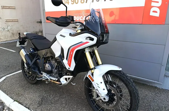 DUCATI V2 890 1ére main