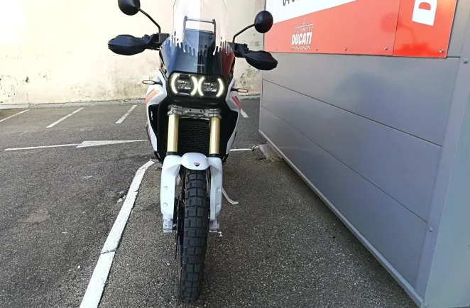 DUCATI V2 890 1ére main