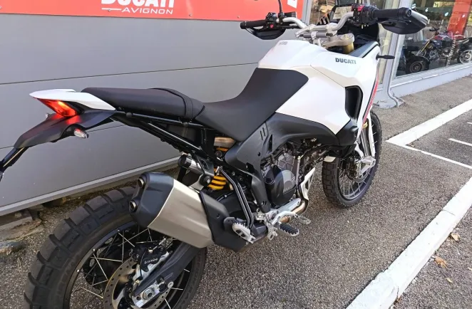 DUCATI V2 890 1ére main