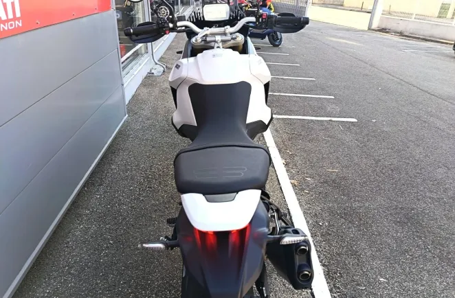 DUCATI V2 890 1ére main