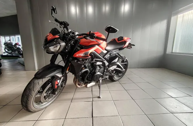 TRIUMPH 765 R BRIDER A2 1ER MAIN A SAISIR