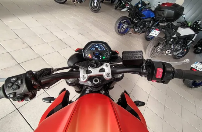 TRIUMPH 765 R BRIDER A2 1ER MAIN A SAISIR