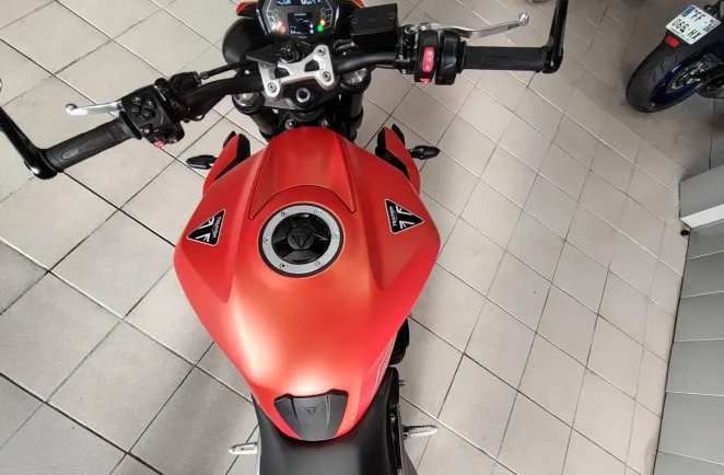 TRIUMPH 765 R BRIDER A2 1ER MAIN A SAISIR