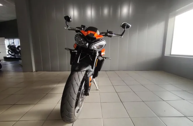 TRIUMPH 765 R BRIDER A2 1ER MAIN A SAISIR
