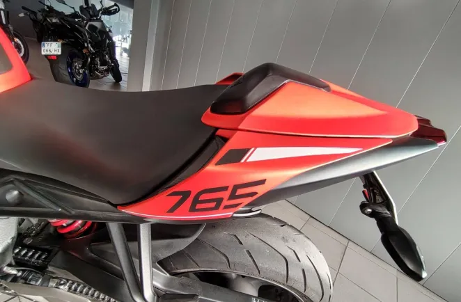 TRIUMPH 765 R BRIDER A2 1ER MAIN A SAISIR