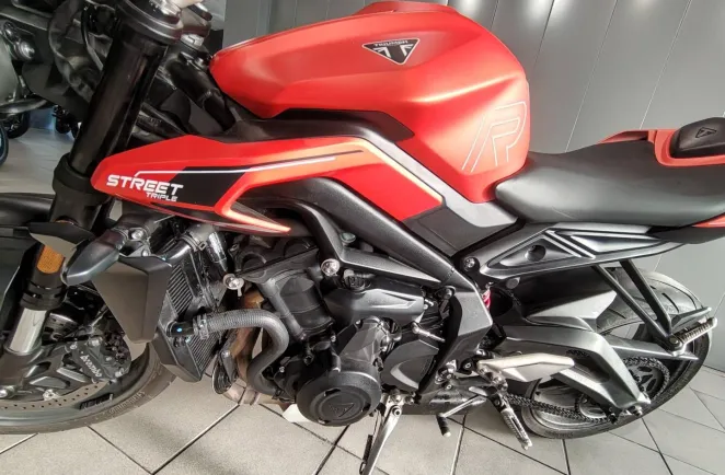 TRIUMPH 765 R BRIDER A2 1ER MAIN A SAISIR