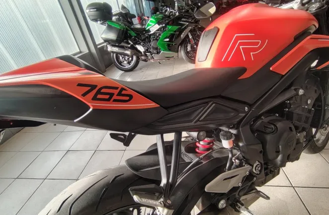 TRIUMPH 765 R BRIDER A2 1ER MAIN A SAISIR