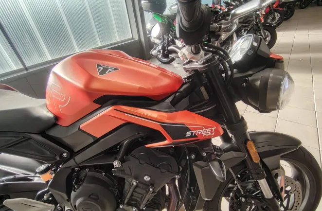 TRIUMPH 765 R BRIDER A2 1ER MAIN A SAISIR