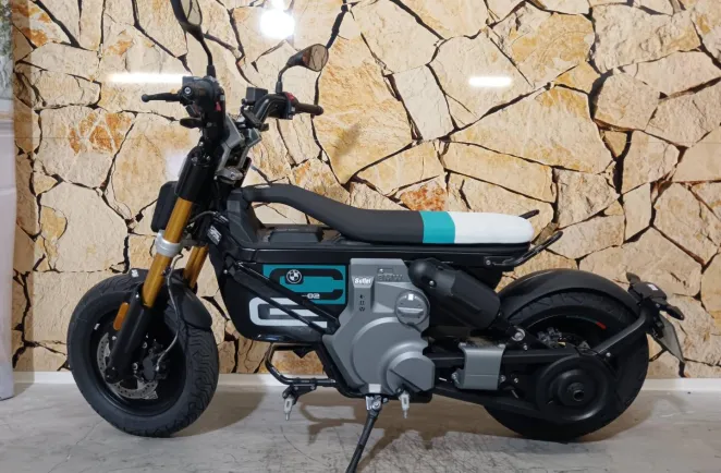 BMW CE02