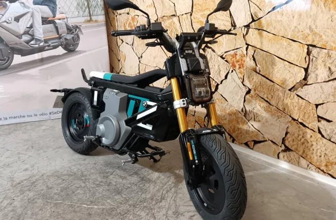 BMW CE02
