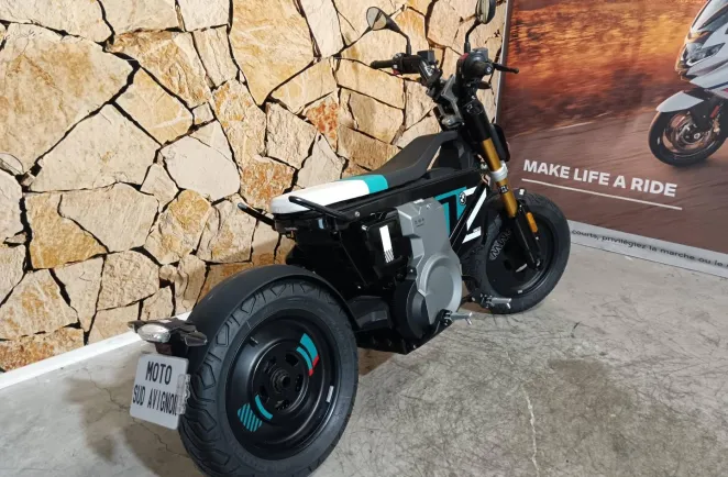 BMW CE02