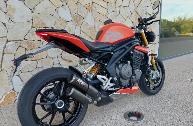 TRIUMPH 1200 RS + pot  SC project