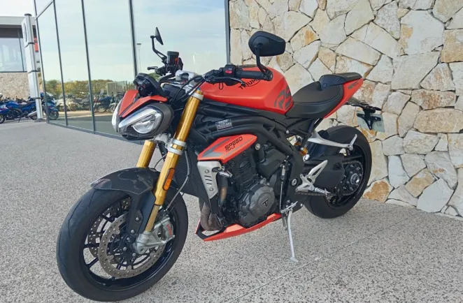 TRIUMPH 1200 RS + pot  SC project