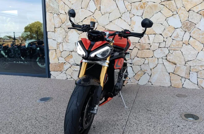 TRIUMPH 1200 RS + pot  SC project