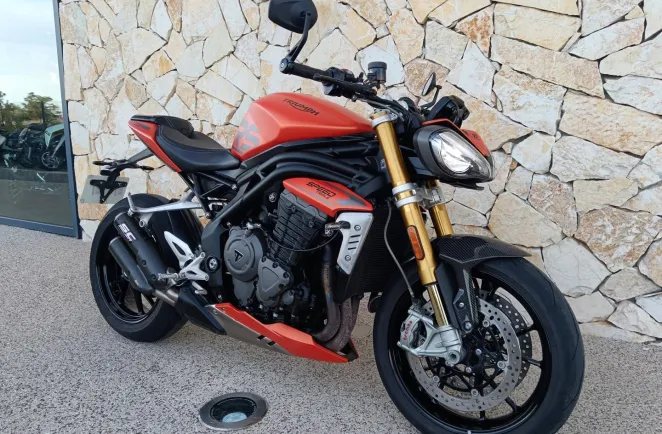 TRIUMPH 1200 RS + pot  SC project