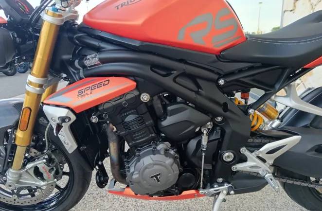 TRIUMPH 1200 RS + pot  SC project