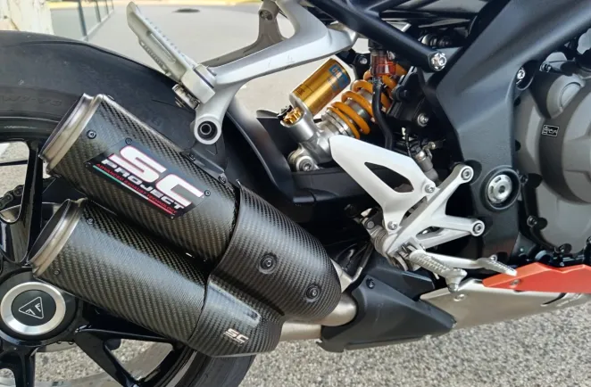 TRIUMPH 1200 RS + pot  SC project