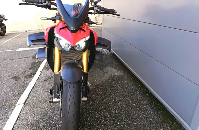 DUCATI V4 S 1ERE MAIN GTIE 29/05/2027 9500€ ACCESSOIRES