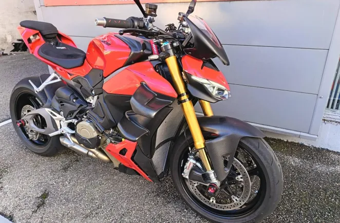 DUCATI V4 S 1ERE MAIN GTIE 29/05/2027 9500€ ACCESSOIRES